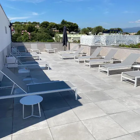 公寓式酒店 Lagrange Olympie 昂蒂布